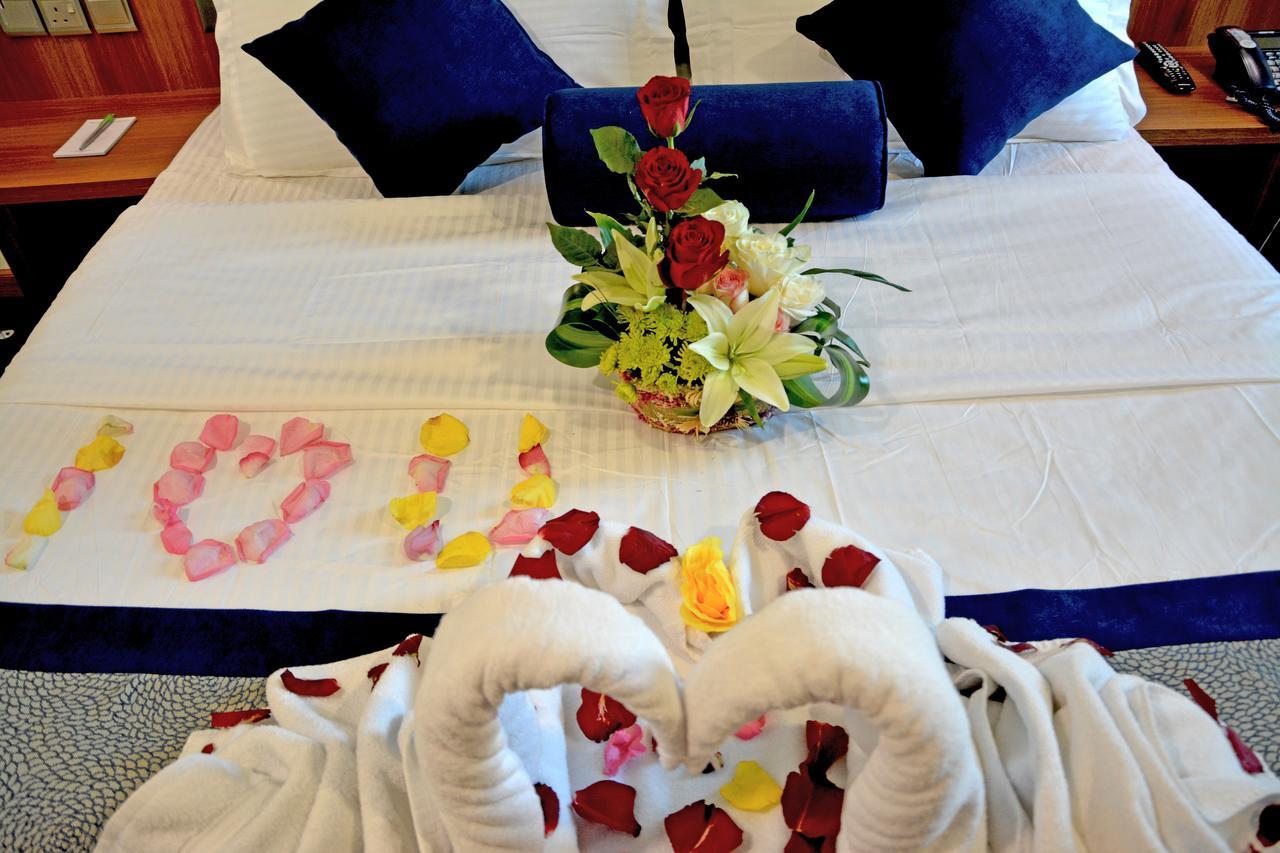 Grandeur East 3*